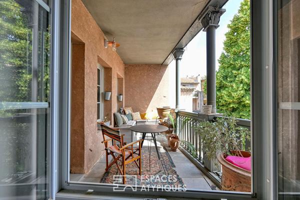 Appartement de caractère avec terrasse proche de la Maison Carrée