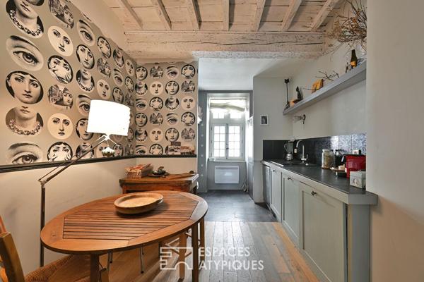 Appartement de caractère avec terrasse proche de la Maison Carrée