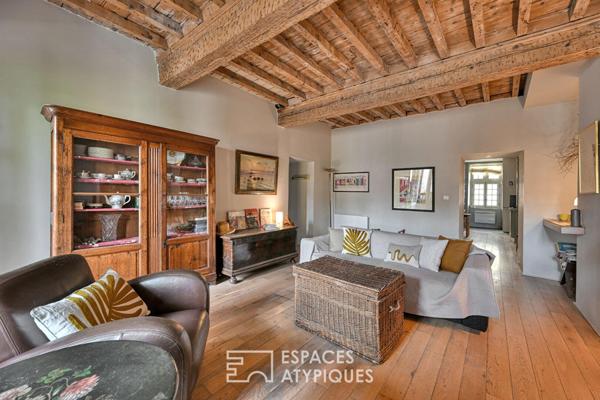 Appartement de caractère avec terrasse proche de la Maison Carrée