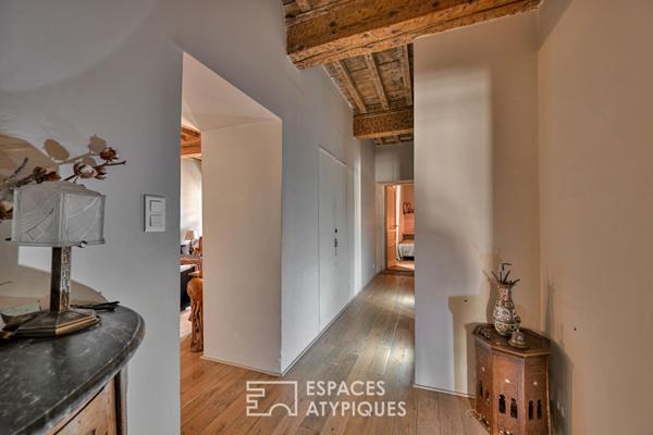 Appartement de caractère avec terrasse proche de la Maison Carrée
