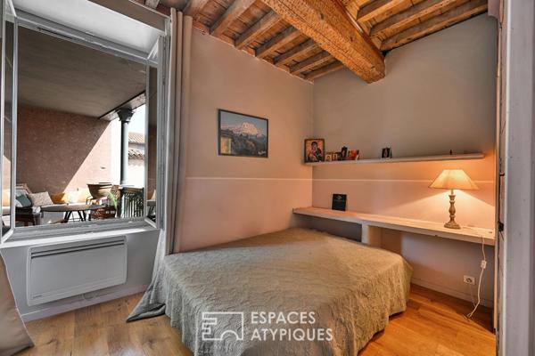 Appartement de caractère avec terrasse proche de la Maison Carrée