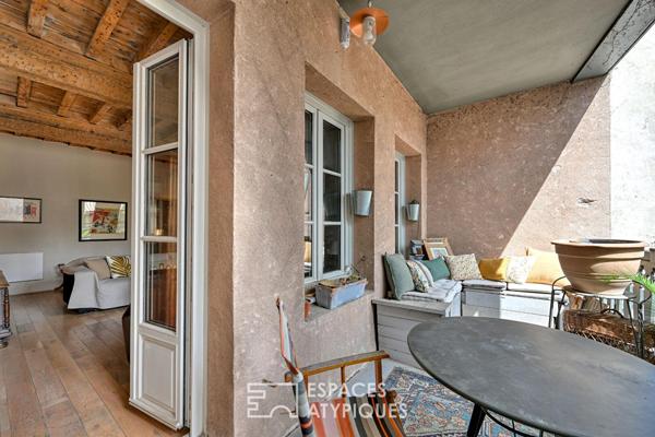 Appartement de caractère avec terrasse proche de la Maison Carrée