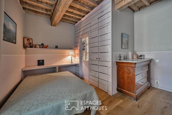 Appartement de caractère avec terrasse proche de la Maison Carrée