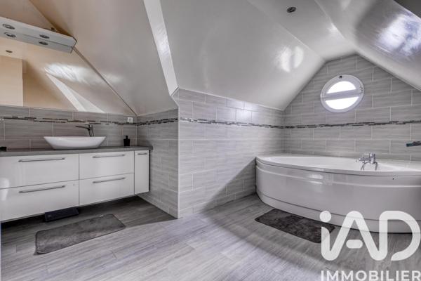 Maison à vendre 6 pièces 136 m² Isles-lès-Villenoy