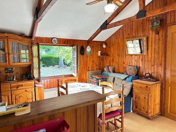 Terrain de loisir arboré de 1360m2 avec cabanon aménagé de 24m2 — Marigné-Laillé