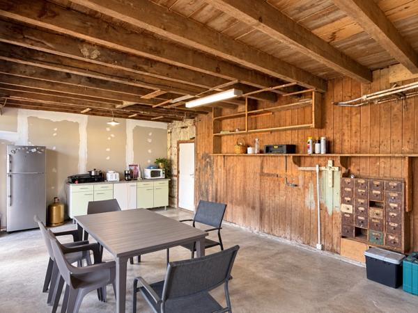 MAISON AVEC JARDIN ET DÉPENDANCES PROCHE DU LAC