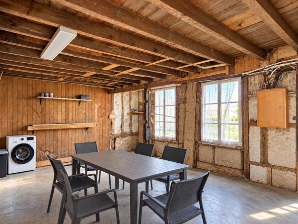 MAISON AVEC JARDIN ET DÉPENDANCES PROCHE DU LAC