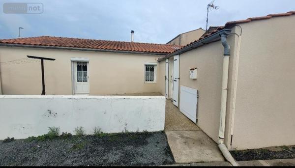 Maison rurale à vendre à Charron en Charente-Maritime (17230), ref : RE 441