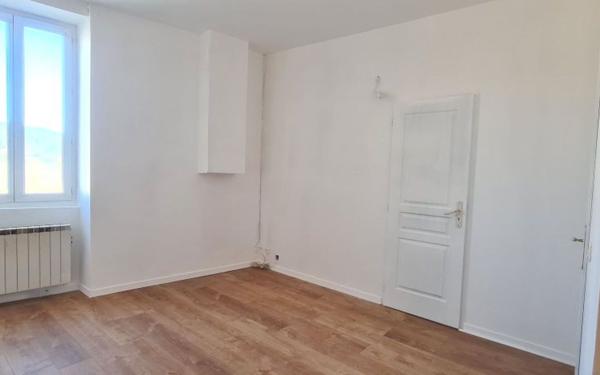 Appartement à louer    4 pièces •  Joyeuse