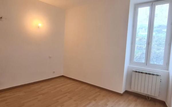 Appartement à louer    4 pièces •  Joyeuse