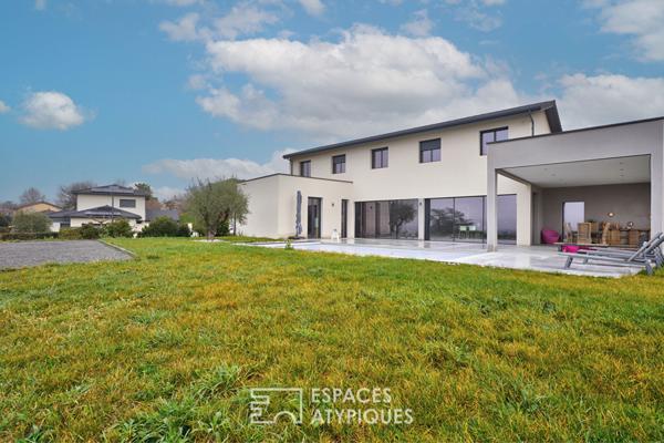 Architecture contemporaine et panorama à 180°