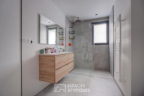 Architecture contemporaine et panorama à 180°