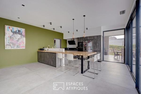 Architecture contemporaine et panorama à 180°