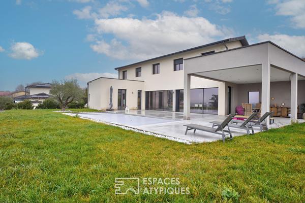 Architecture contemporaine et panorama à 180°