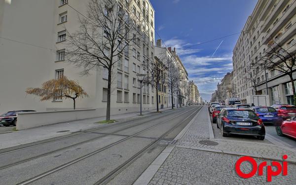 Appartement à vendre    2 pièces •  Lyon 7