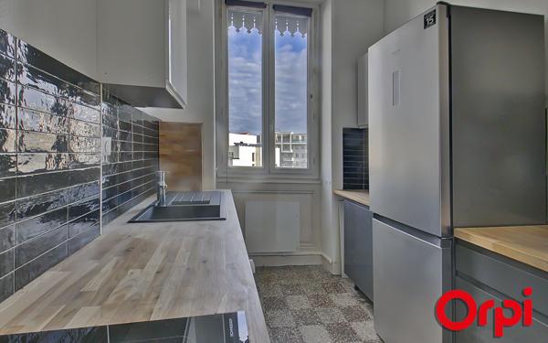 Appartement à vendre    2 pièces •  Lyon 7