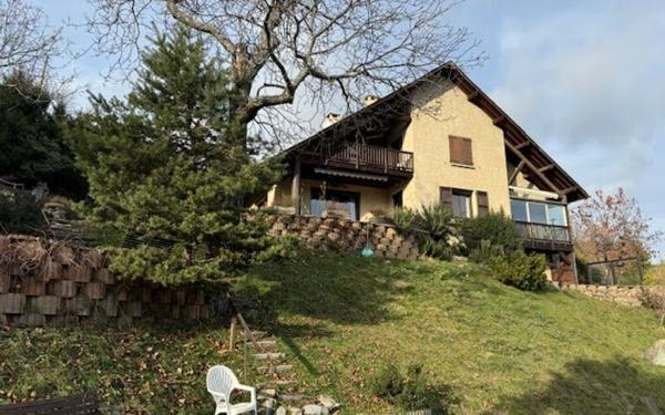 Maison à vendre    5 pièces • 185 m2 Embrun