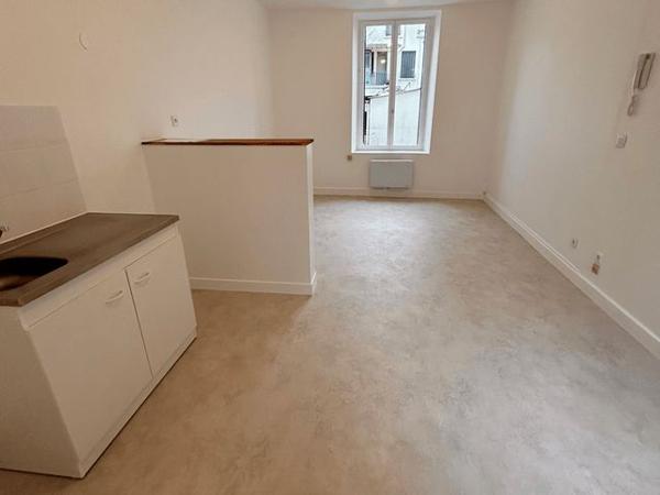 Location Studio 32.08 m² - 26 RUE SAINT BARTHELEMY Melun 77000