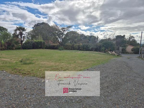 A VENDRE en EXCLUSIVITE aux Herbiers dans un village proche du  centre ville, Terrain constructible de 931 m2