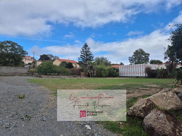 A VENDRE en EXCLUSIVITE aux Herbiers dans un village proche du  centre ville, Terrain constructible de 931 m2