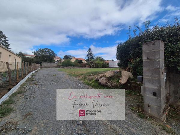 A VENDRE en EXCLUSIVITE aux Herbiers dans un village proche du  centre ville, Terrain constructible de 931 m2