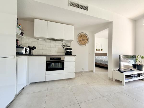 Antibes (06600) ANTIBES COMBES 2P DE 40 M2 SUD CALME ET STATIONNEMENT EN SOUS SOL