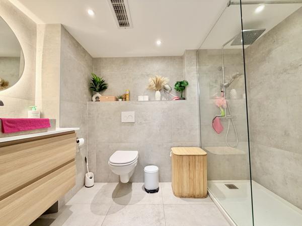 Antibes (06600) ANTIBES COMBES 2P DE 40 M2 SUD CALME ET STATIONNEMENT EN SOUS SOL