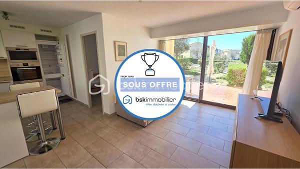 *** TROP TARD - SOUS OFFRE ***

😍 EXCLUSIF À APHRODITE VILLAGE 😍

Et si votre prochain cocon naturiste se trouvait ici… ☀️🌴

Découvrez ce superbe 3 pièces AGRANDI de plain-pied de 48 m², entièrement rénové avec goût, dans un état exceptionnel proche du neuf.

👉 Exposition plein Sud
👉 Terrasse avec vue dégagée marina
👉 Lumineux et prêt à vivre

✨ Immense séjour traversant avec véritable espace repas et table bar conviviale
🍽️ Cuisine ouverte entièrement équipée avec matériaux et électroménager de qualité : plaques induction, four chaleur tournante, micro-ondes, lave-vaisselle, machine à laver…

🛏️ Grande chambre claire avec dressing
🌊 Chambre / bureau secondaire avec vue sur la marina
🚿 Salle d’eau élégante avec douche à l’italienne

💎 Prestations haut de gamme :
✔️ Climatisation réversible dans CHAQUE pièce
✔️ Volets électriques
✔️ Huisseries aluminium
✔️ État exceptionnel, aucun travaux à prévoir

📍 À deux pas de la plage, des commerces, des transports et... du port !

💎 Bien RARE sur Aphrodite Village – idéal résidence principale, pied-à-terre ou investissement locatif
❤️ Véritable coup de cœur sur le secteur
📱 Ne laissez pas passer cette opportunité : appelez, visitez, tombez sous le charme !

----------

⚡️ Diagnostics 2026 - DPE C / GES A
💶 Charges env. 1 600 €
💶 Taxe foncière env. 600 €
🗓️ Disponible immédiatement