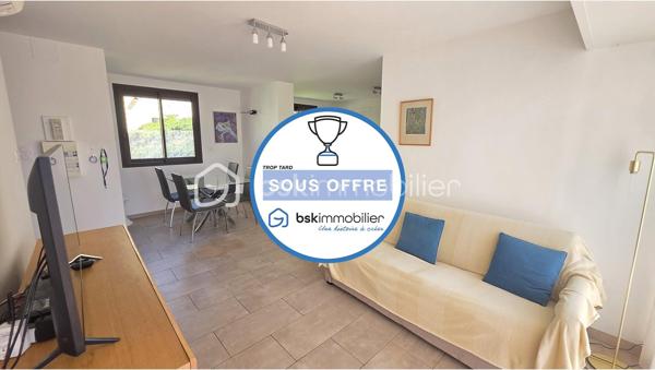 *** TROP TARD - SOUS OFFRE ***

😍 EXCLUSIF À APHRODITE VILLAGE 😍

Et si votre prochain cocon naturiste se trouvait ici… ☀️🌴

Découvrez ce superbe 3 pièces AGRANDI de plain-pied de 48 m², entièrement rénové avec goût, dans un état exceptionnel proche du neuf.

👉 Exposition plein Sud
👉 Terrasse avec vue dégagée marina
👉 Lumineux et prêt à vivre

✨ Immense séjour traversant avec véritable espace repas et table bar conviviale
🍽️ Cuisine ouverte entièrement équipée avec matériaux et électroménager de qualité : plaques induction, four chaleur tournante, micro-ondes, lave-vaisselle, machine à laver…

🛏️ Grande chambre claire avec dressing
🌊 Chambre / bureau secondaire avec vue sur la marina
🚿 Salle d’eau élégante avec douche à l’italienne

💎 Prestations haut de gamme :
✔️ Climatisation réversible dans CHAQUE pièce
✔️ Volets électriques
✔️ Huisseries aluminium
✔️ État exceptionnel, aucun travaux à prévoir

📍 À deux pas de la plage, des commerces, des transports et... du port !

💎 Bien RARE sur Aphrodite Village – idéal résidence principale, pied-à-terre ou investissement locatif
❤️ Véritable coup de cœur sur le secteur
📱 Ne laissez pas passer cette opportunité : appelez, visitez, tombez sous le charme !

----------

⚡️ Diagnostics 2026 - DPE C / GES A
💶 Charges env. 1 600 €
💶 Taxe foncière env. 600 €
🗓️ Disponible immédiatement