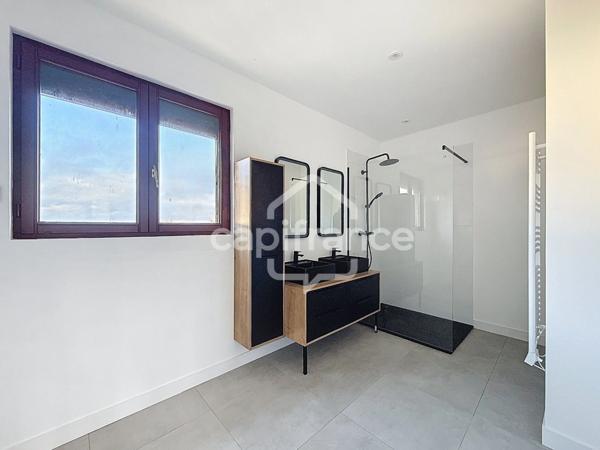 Appartement 100 m2 et 3 chambres, centre de BALLAN MIRE