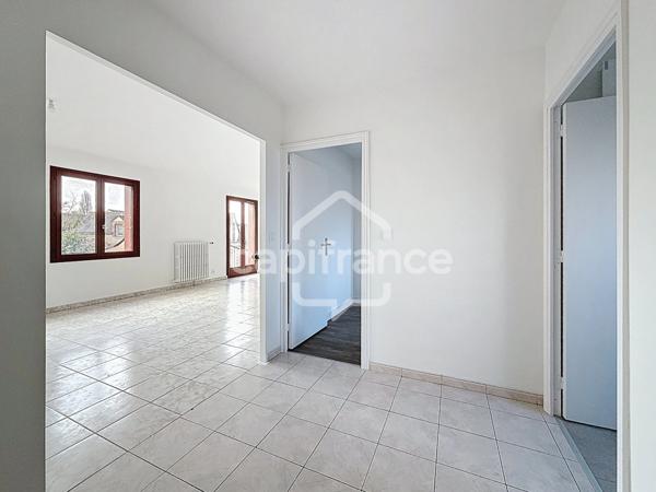 Appartement 100 m2 et 3 chambres, centre de BALLAN MIRE