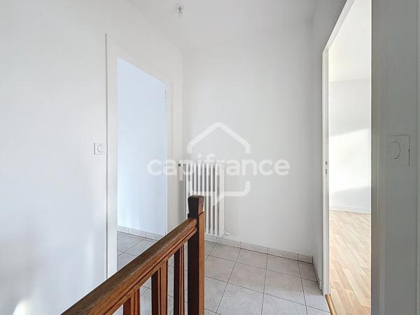 Appartement 100 m2 et 3 chambres, centre de BALLAN MIRE