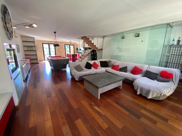 Dpt Pyrénées Orientales (66), à vendre proche LE SOLER Maison 5 pièces 169 m² garage, cour, jacuzzi