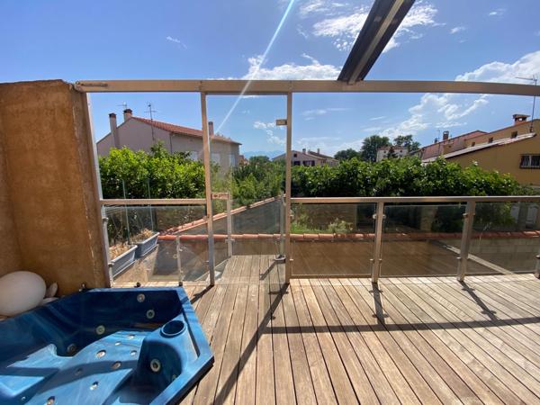 Dpt Pyrénées Orientales (66), à vendre proche LE SOLER Maison 5 pièces 169 m² garage, cour, jacuzzi