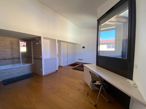 Dpt Pyrénées Orientales (66), à vendre proche LE SOLER Maison 5 pièces 169 m² garage, cour, jacuzzi