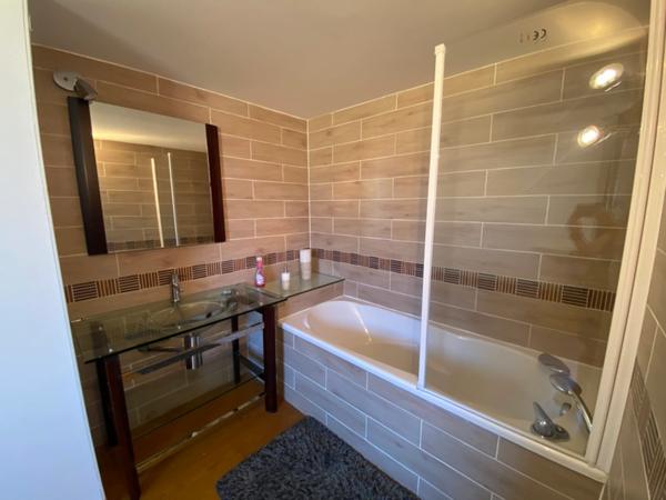 Dpt Pyrénées Orientales (66), à vendre proche LE SOLER Maison 5 pièces 169 m² garage, cour, jacuzzi