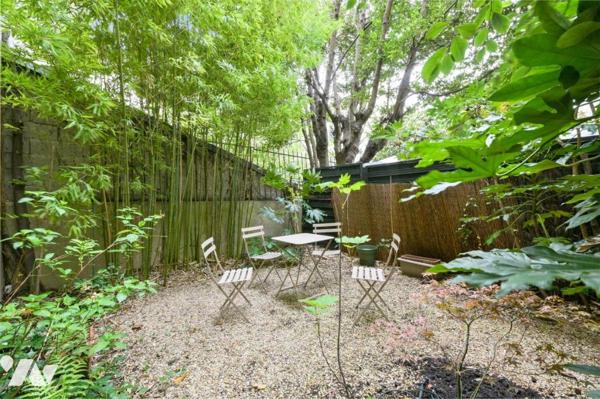 Studio traversant et son Jardin en plein Montmartre