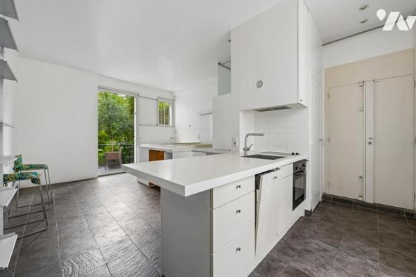 Studio traversant et son Jardin en plein Montmartre