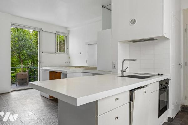 Studio traversant et son Jardin en plein Montmartre