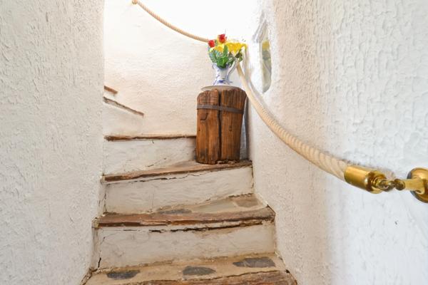 ROQUEBRUN – PROCHE SAINT-CHINIAN ET BERLOU – MAISON 3 PIÈCES – 75 M² – 2 CHAMBRES – TERRASSE – CAVE – VUE DÉGAGÉE – TRÈS CALME