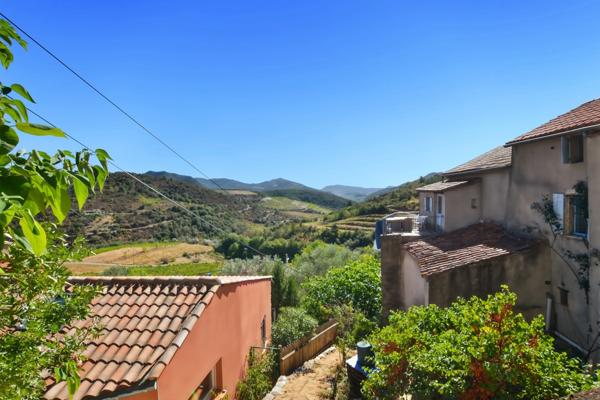 ROQUEBRUN – PROCHE SAINT-CHINIAN ET BERLOU – MAISON 3 PIÈCES – 75 M² – 2 CHAMBRES – TERRASSE – CAVE – VUE DÉGAGÉE – TRÈS CALME