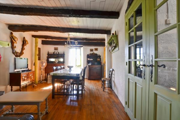ROQUEBRUN – PROCHE SAINT-CHINIAN ET BERLOU – MAISON 3 PIÈCES – 75 M² – 2 CHAMBRES – TERRASSE – CAVE – VUE DÉGAGÉE – TRÈS CALME