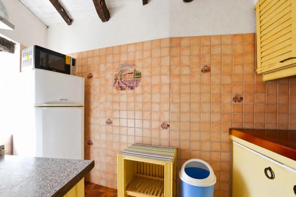 ROQUEBRUN – PROCHE SAINT-CHINIAN ET BERLOU – MAISON 3 PIÈCES – 75 M² – 2 CHAMBRES – TERRASSE – CAVE – VUE DÉGAGÉE – TRÈS CALME
