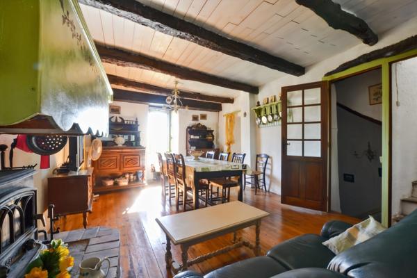 ROQUEBRUN – PROCHE SAINT-CHINIAN ET BERLOU – MAISON 3 PIÈCES – 75 M² – 2 CHAMBRES – TERRASSE – CAVE – VUE DÉGAGÉE – TRÈS CALME