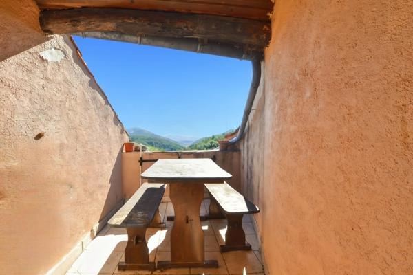 ROQUEBRUN – PROCHE SAINT-CHINIAN ET BERLOU – MAISON 3 PIÈCES – 75 M² – 2 CHAMBRES – TERRASSE – CAVE – VUE DÉGAGÉE – TRÈS CALME