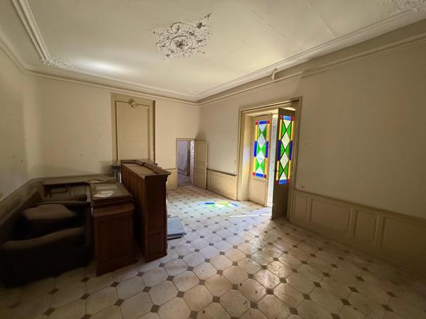 ROQUEMAURE (30150) – HÔTEL PARTICULIER – 460 M² – ÉLÉMENTS D’ARCHITECTURE ANCIENS – COUR INTÉRIEURE – GARAGE – TERRASSE – COMBLES À AMÉNAGER