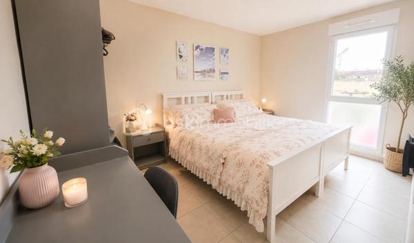 ✨ FRONTIGNAN – Appartement T4 récent de 2021 ✨

🌴 À seulement 10 min des plages et autoroute.
🛍️ Proche écoles, transports et commodités.

Vous recherchez un appartement moderne, lumineux et idéalement situé ?

✨ Dès l’entrée, vous serez séduits par sa vaste pièce de vie de 32 m² baignée de lumière, avec cuisine ouverte et accès direct à une agréable terrasse de 12 m², parfaite pour profiter des beaux jours.

L’espace nuit, parfaitement séparé, offre 3 chambres confortables, une salle d’eau moderne ainsi qu’un WC indépendant.

✅ Prestations de qualité :
• Climatisation
• Double vitrage
• Ballon thermodynamique
• Ascenseur
• 2 places de parking privatives
• Résidence calme et sécurisée

☀️ Un appartement lumineux, fonctionnel et prêt à vivre.

Un appartement clé en main, moderne, fonctionnel et baigné de lumière ☀️

Chers confrères, je suis ouverte à l'inter-agence.

📞 Contact & visites :
Milliat Mélinda – BSK Immobilier
06 99 16 72 10