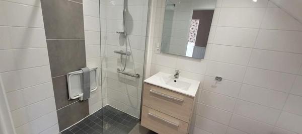 Superbe emplacement, commerces à pieds, au calme.