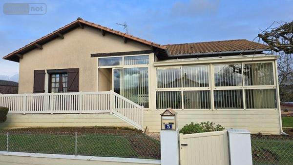 Pavillon à vendre à Sauzé-Vaussais dans les Deux-Sèvres (79190), ref : 181