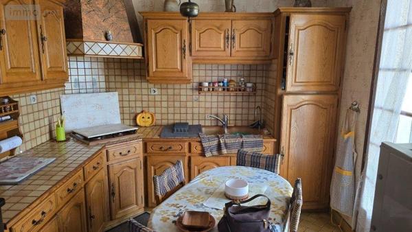 Pavillon à vendre à Sauzé-Vaussais dans les Deux-Sèvres (79190), ref : 181